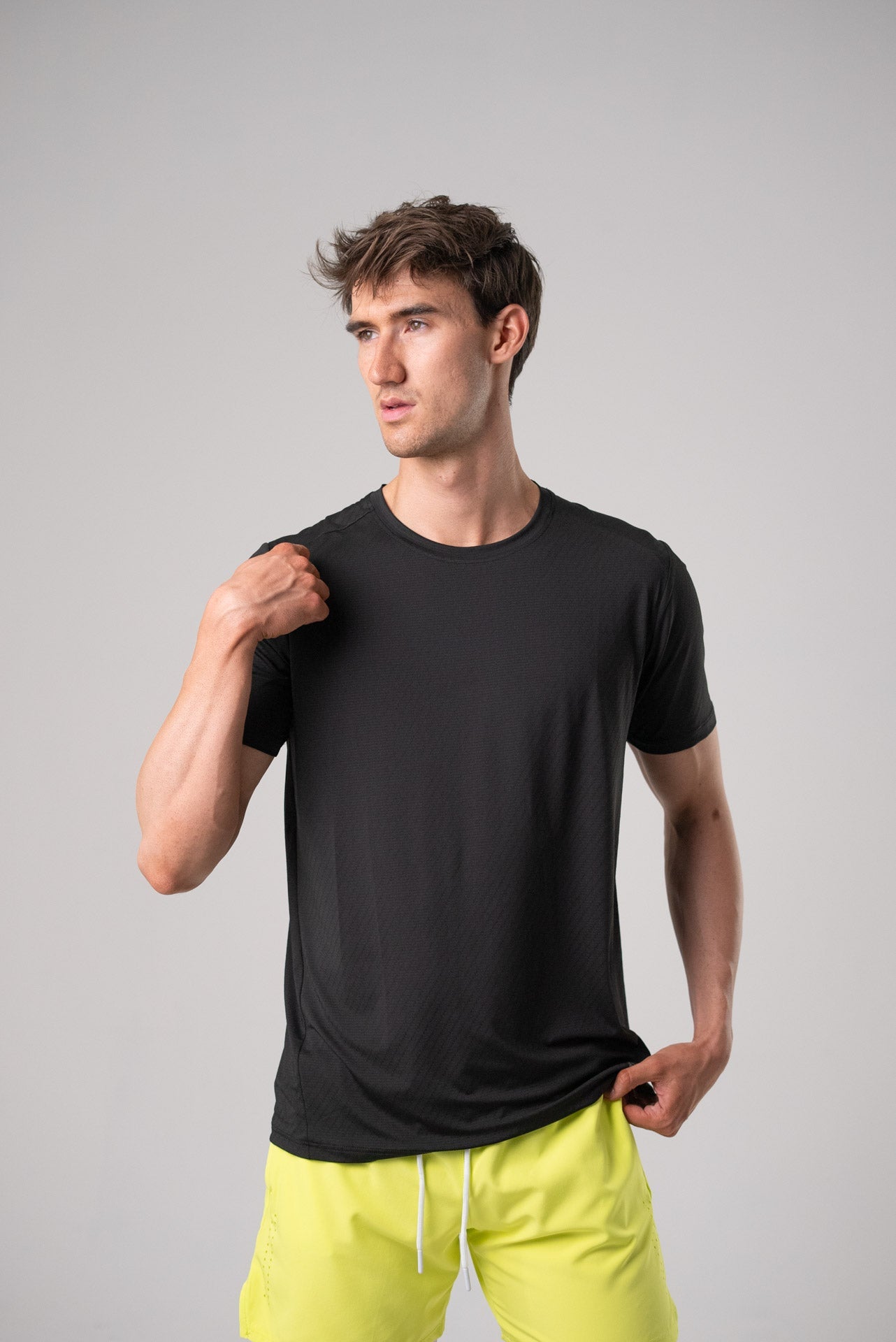ALIVE strong tee Black