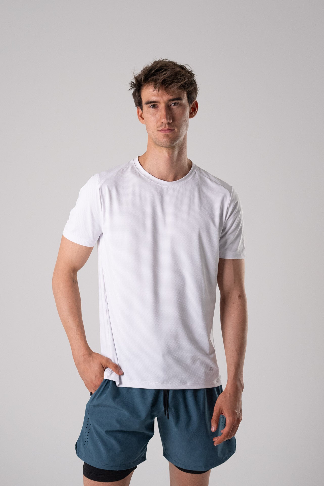 ALIVE strong tee White