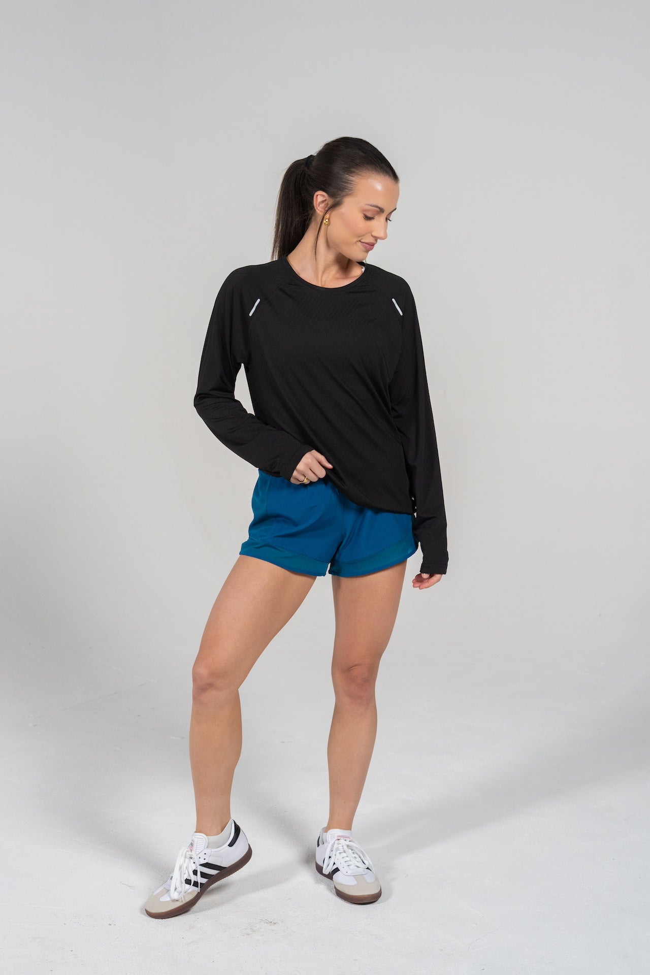 ALIVE unleashed long sleeve Black