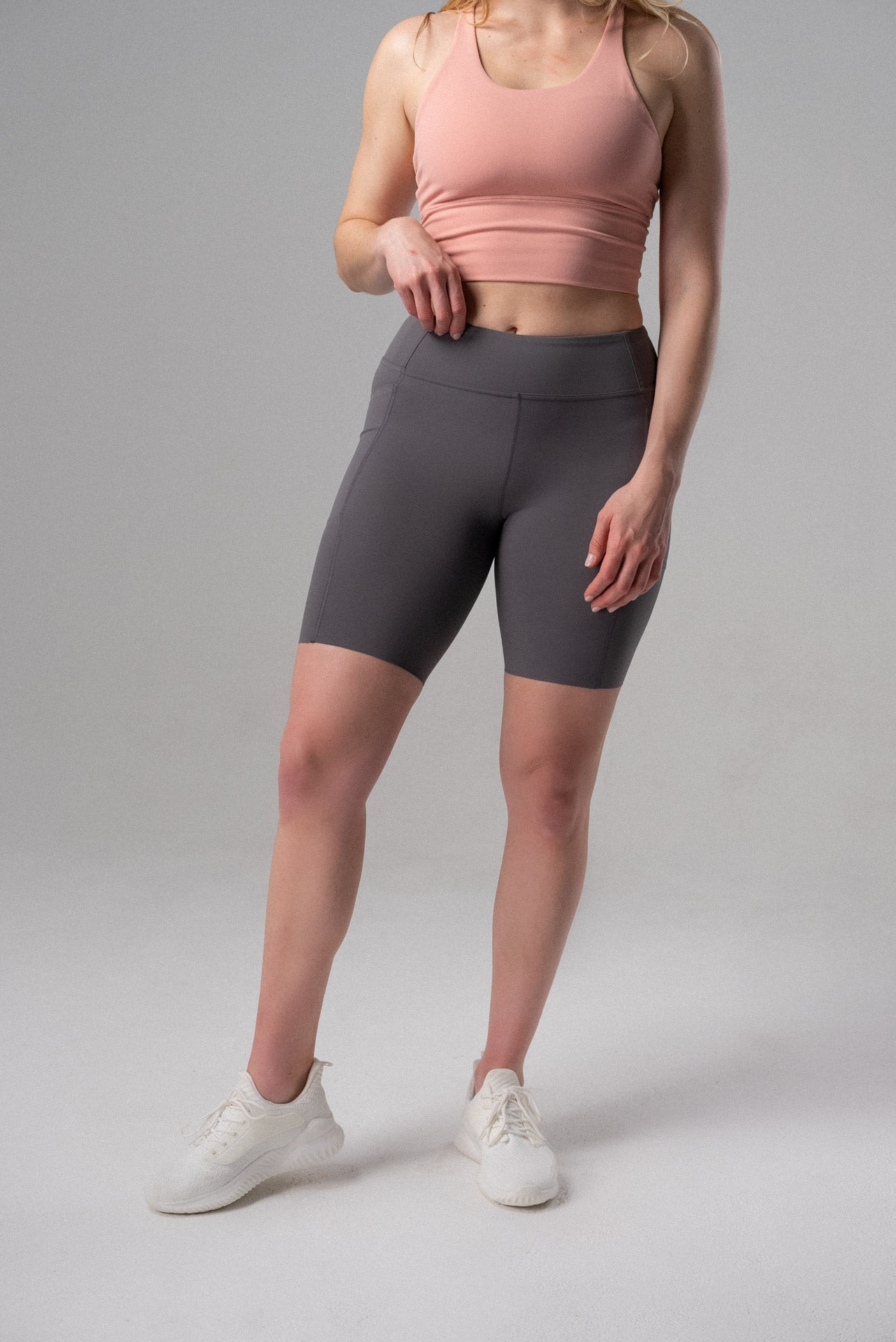 SERENE simply short Dark Grey 8"