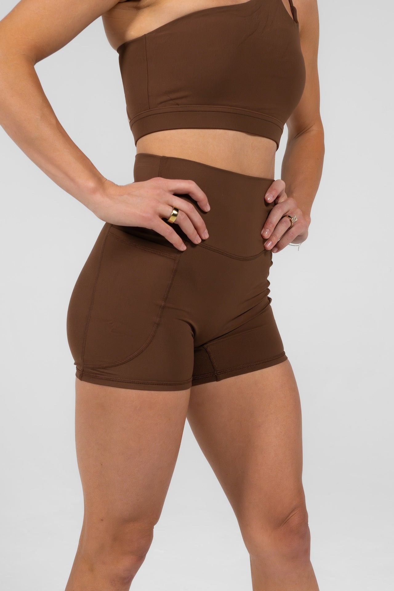 SERENE transform short Mocha 4"